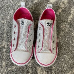 Converse silver & white